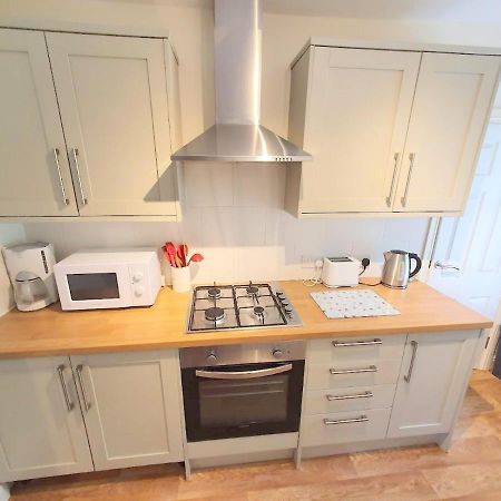 Bassett Flat With 2 Bedrooms And Superfast Wi-Fi Sittingbourne Eksteriør bilde