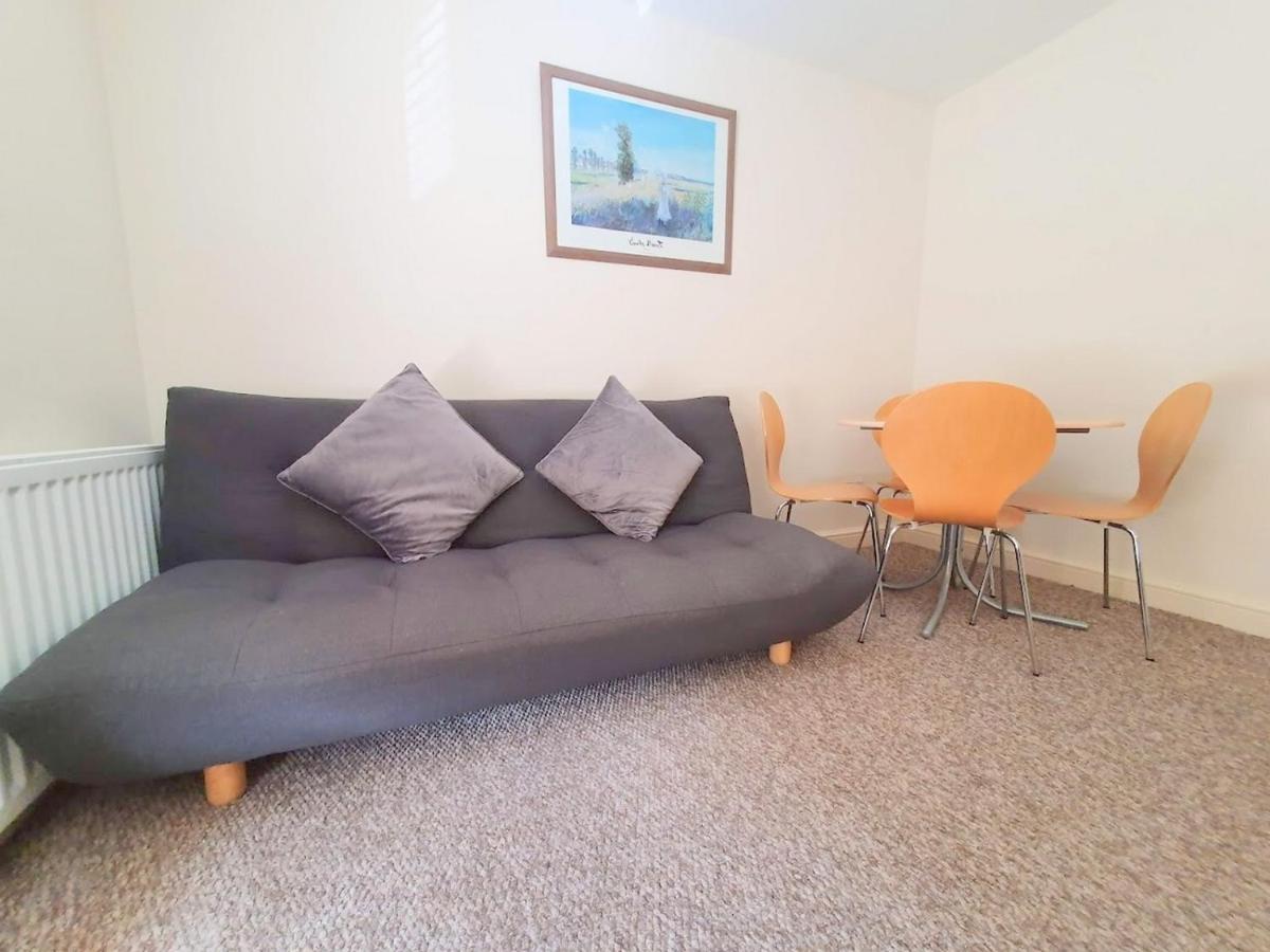 Bassett Flat With 2 Bedrooms And Superfast Wi-Fi Sittingbourne Eksteriør bilde