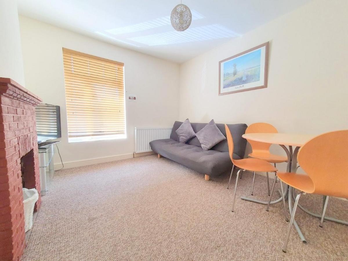 Bassett Flat With 2 Bedrooms And Superfast Wi-Fi Sittingbourne Eksteriør bilde