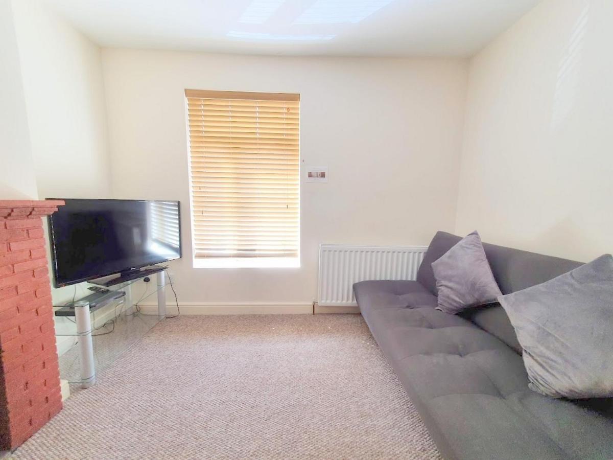 Bassett Flat With 2 Bedrooms And Superfast Wi-Fi Sittingbourne Eksteriør bilde