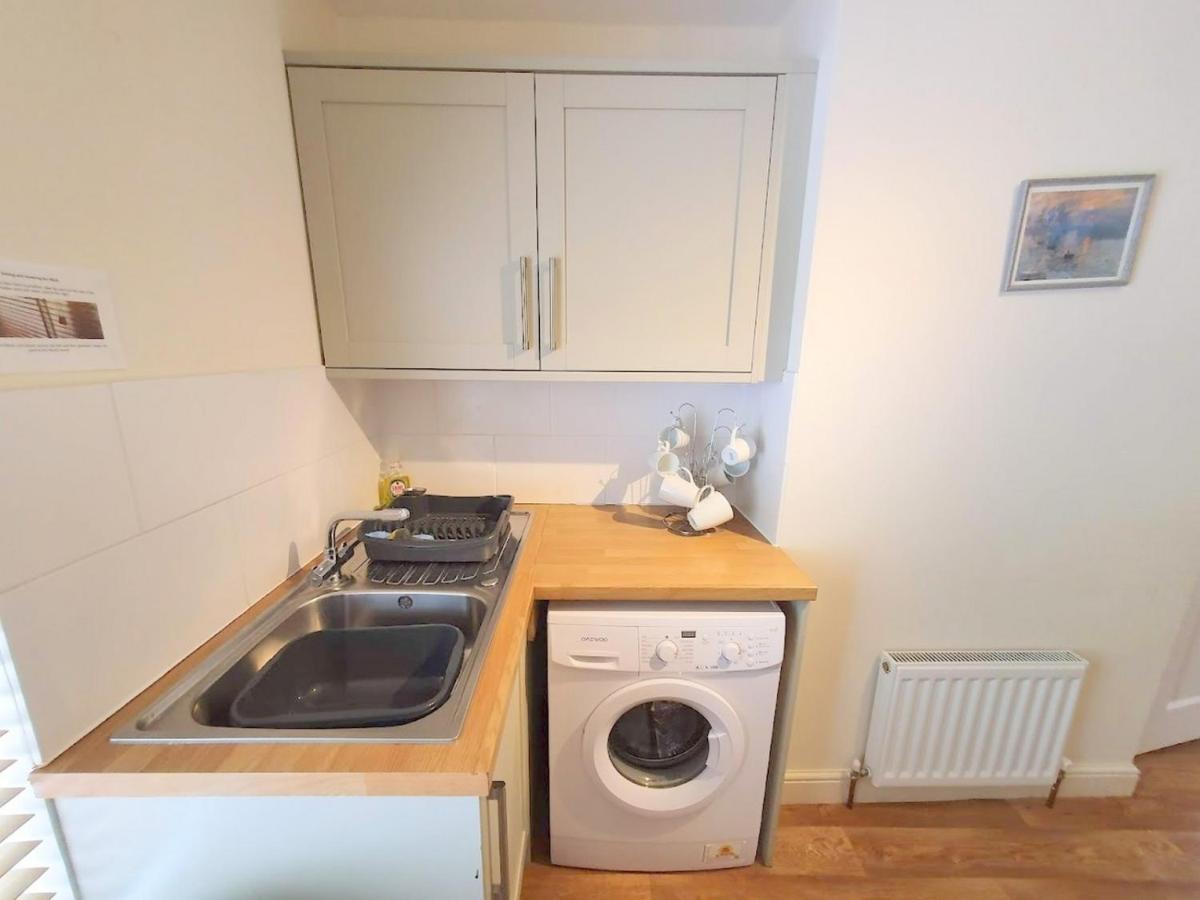 Bassett Flat With 2 Bedrooms And Superfast Wi-Fi Sittingbourne Eksteriør bilde